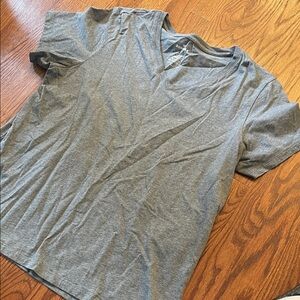 Bombas Women’s  Heather Gray V-Neck Tee